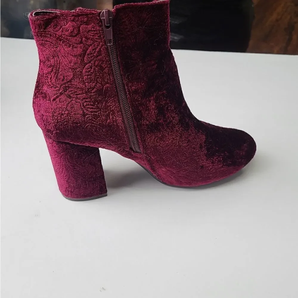 ‎Floral Women's Red Ankle Booties Size 7